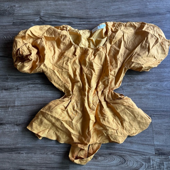 Astr Tops - ASTR The Label Vendetti Mustard Puff Sleeve Linen Blend Top size S